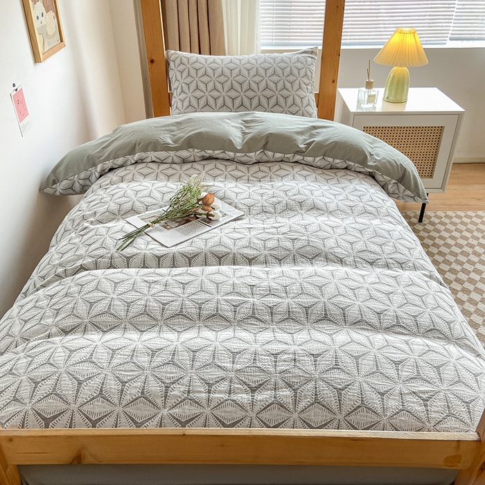 91家纺网 家纺一手货源 找家纺 宜代光年 2025新款60S水洗棉提花学生季三件套 雪片花-绿灰