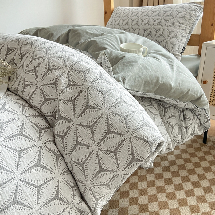 91家纺网 家纺一手货源 找家纺 宜代光年 2025新款60S水洗棉提花学生季三件套 雪片花-绿灰