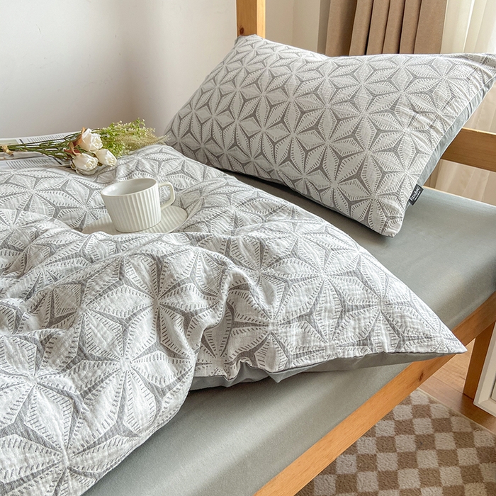 91家纺网 家纺一手货源 找家纺 宜代光年 2025新款60S水洗棉提花学生季三件套 雪片花-绿灰