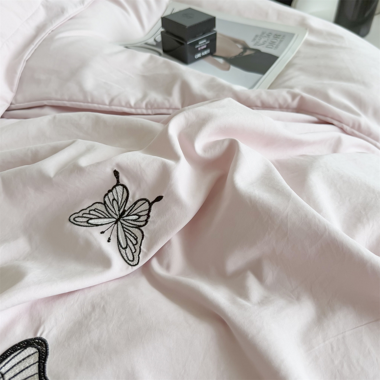 91家纺网 家纺一手货源 找家纺 （总）恋绒家纺 2025新款锦棉加厚磨毛亲肤棉纯色刺绣四件套