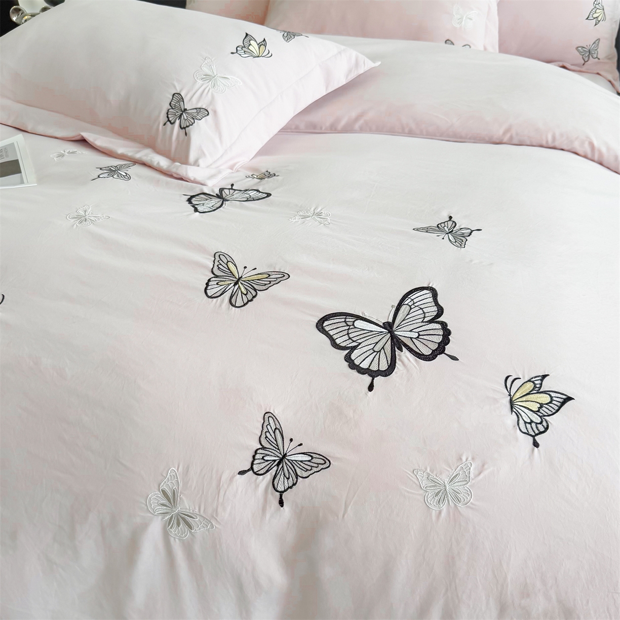 91家纺网 家纺一手货源 找家纺 （总）恋绒家纺 2025新款锦棉加厚磨毛亲肤棉纯色刺绣四件套