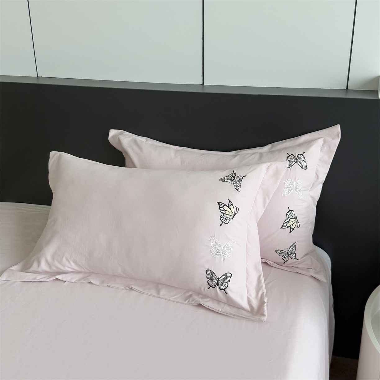 91家纺网 家纺一手货源 找家纺 （总）恋绒家纺 2025新款锦棉加厚磨毛亲肤棉纯色刺绣四件套