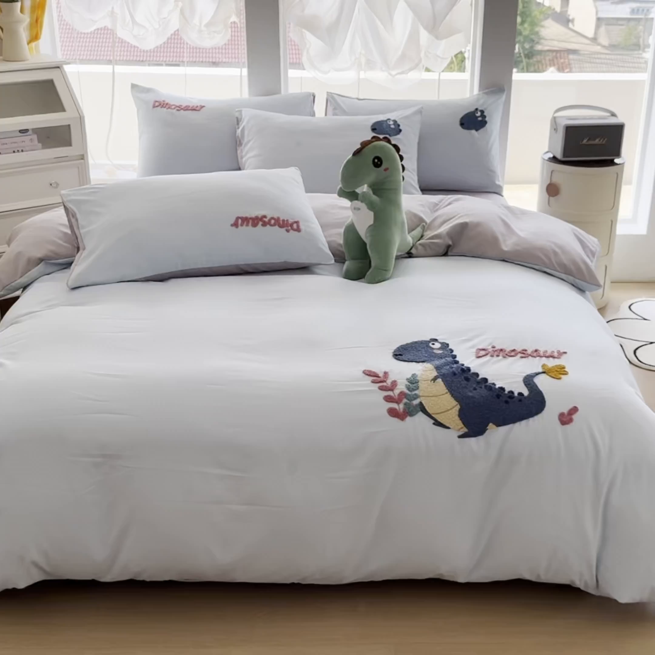 91家纺网 家纺一手货源 找家纺 （总）恋绒家纺 2025新款水洗棉毛巾绣卡通绣花学生三件套四件套