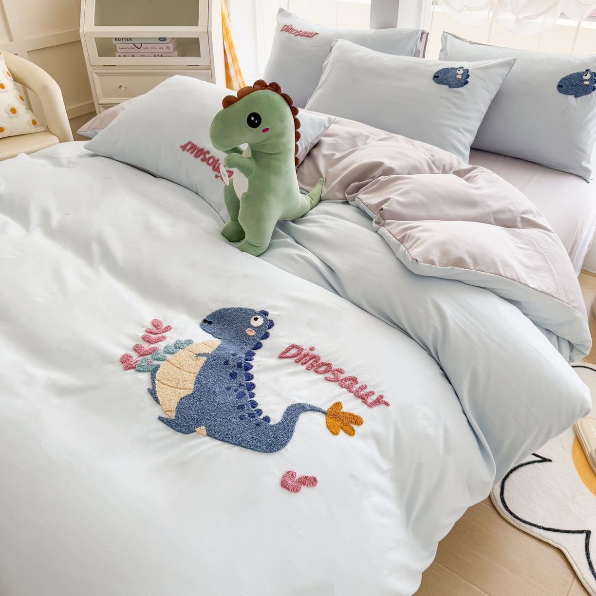 91家纺网 家纺一手货源 找家纺 （总）恋绒家纺 2025新款水洗棉毛巾绣卡通绣花学生三件套四件套