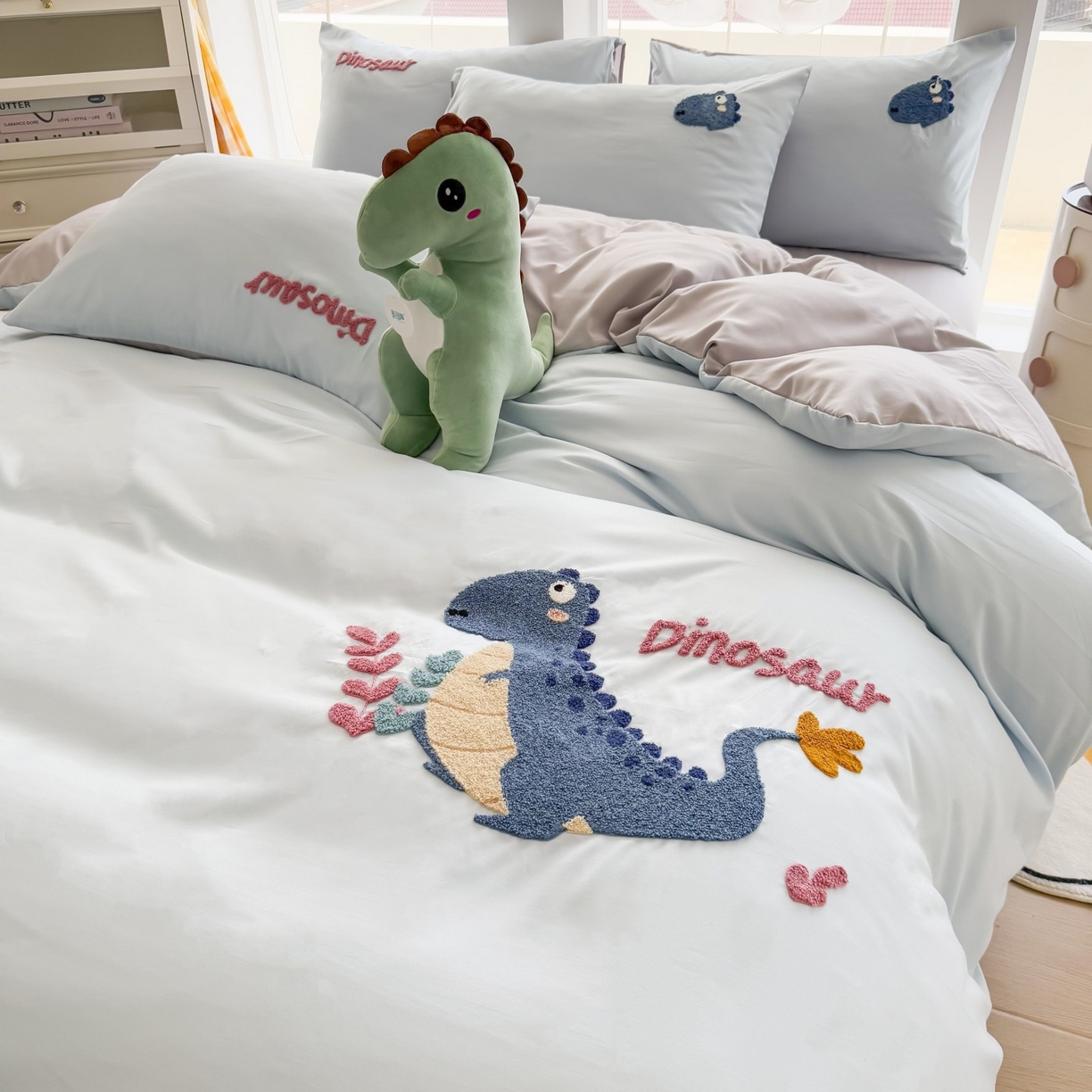 91家纺网 家纺一手货源 找家纺 （总）恋绒家纺 2025新款水洗棉毛巾绣卡通绣花学生三件套四件套