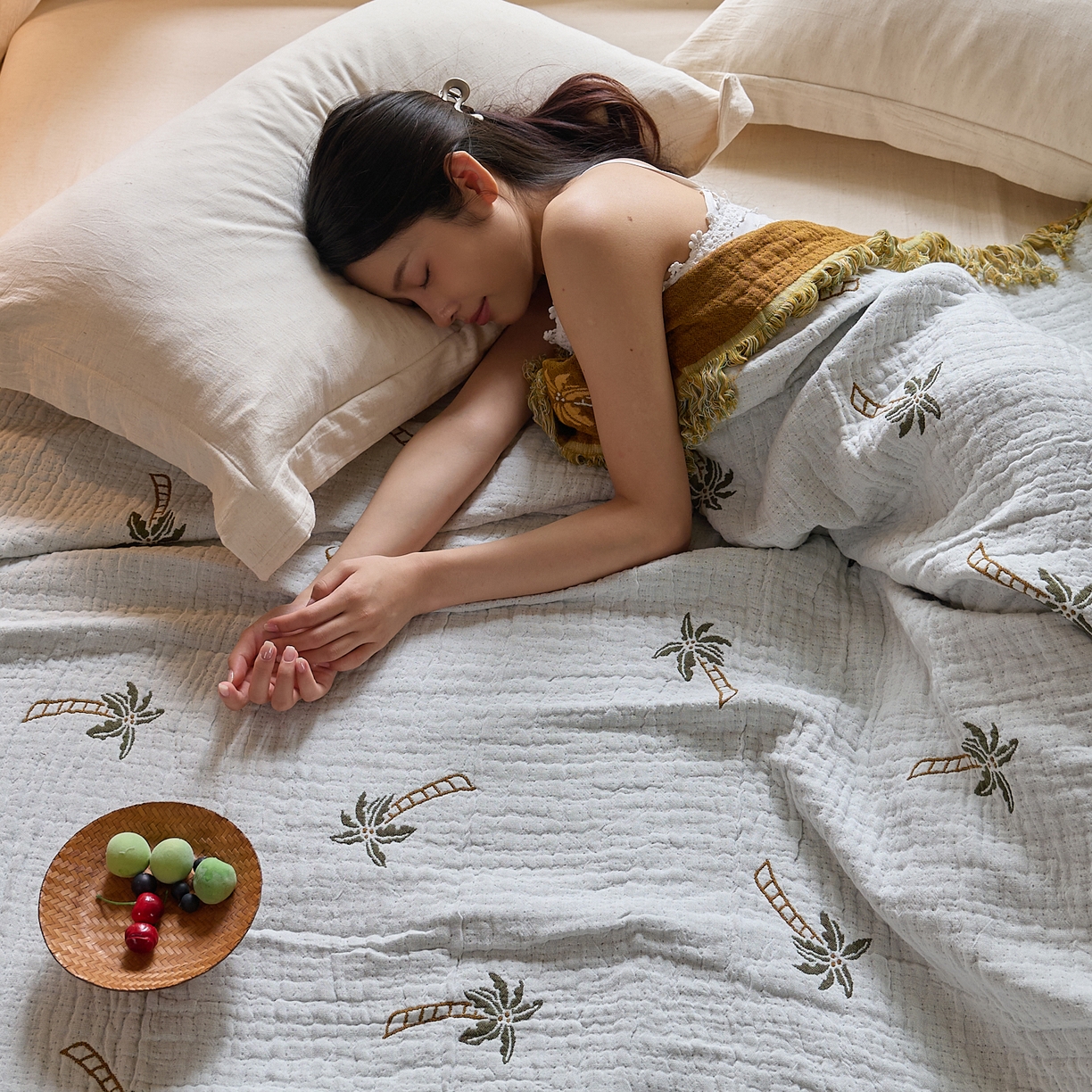 91家纺网 家纺一手货源 找家纺 沐瑟家纺 2025新款亲肤全棉纱布盖毯毯子 椰树-白色