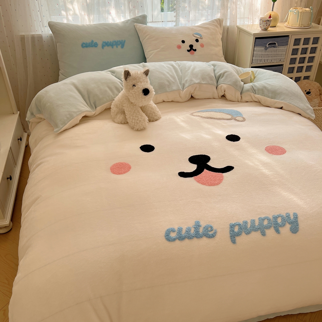 91家纺网 家纺一手货源 找家纺 顾里家纺 2025新款可爱表情包毛巾绣牛奶绒四件套 可爱狗