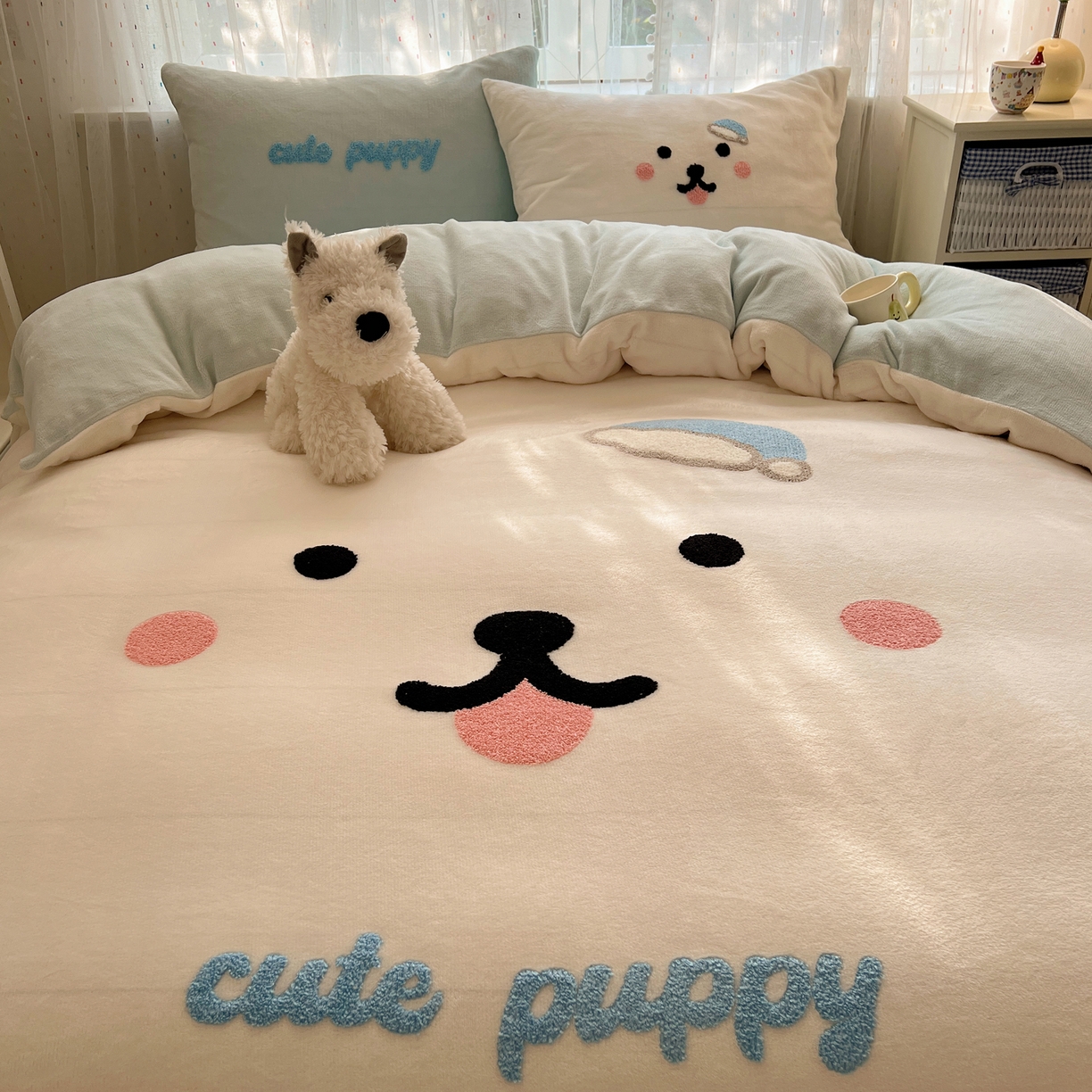 91家纺网 家纺一手货源 找家纺 顾里家纺 2025新款可爱表情包毛巾绣牛奶绒四件套 可爱狗