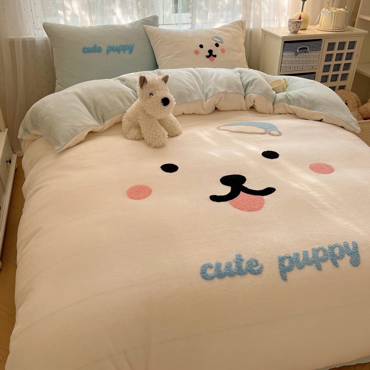 91家纺网 家纺一手货源 找家纺 顾里家纺 2025新款可爱表情包毛巾绣牛奶绒四件套 可爱狗