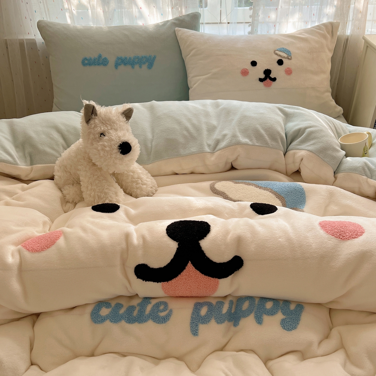 91家纺网 家纺一手货源 找家纺 顾里家纺 2025新款可爱表情包毛巾绣牛奶绒四件套 可爱狗