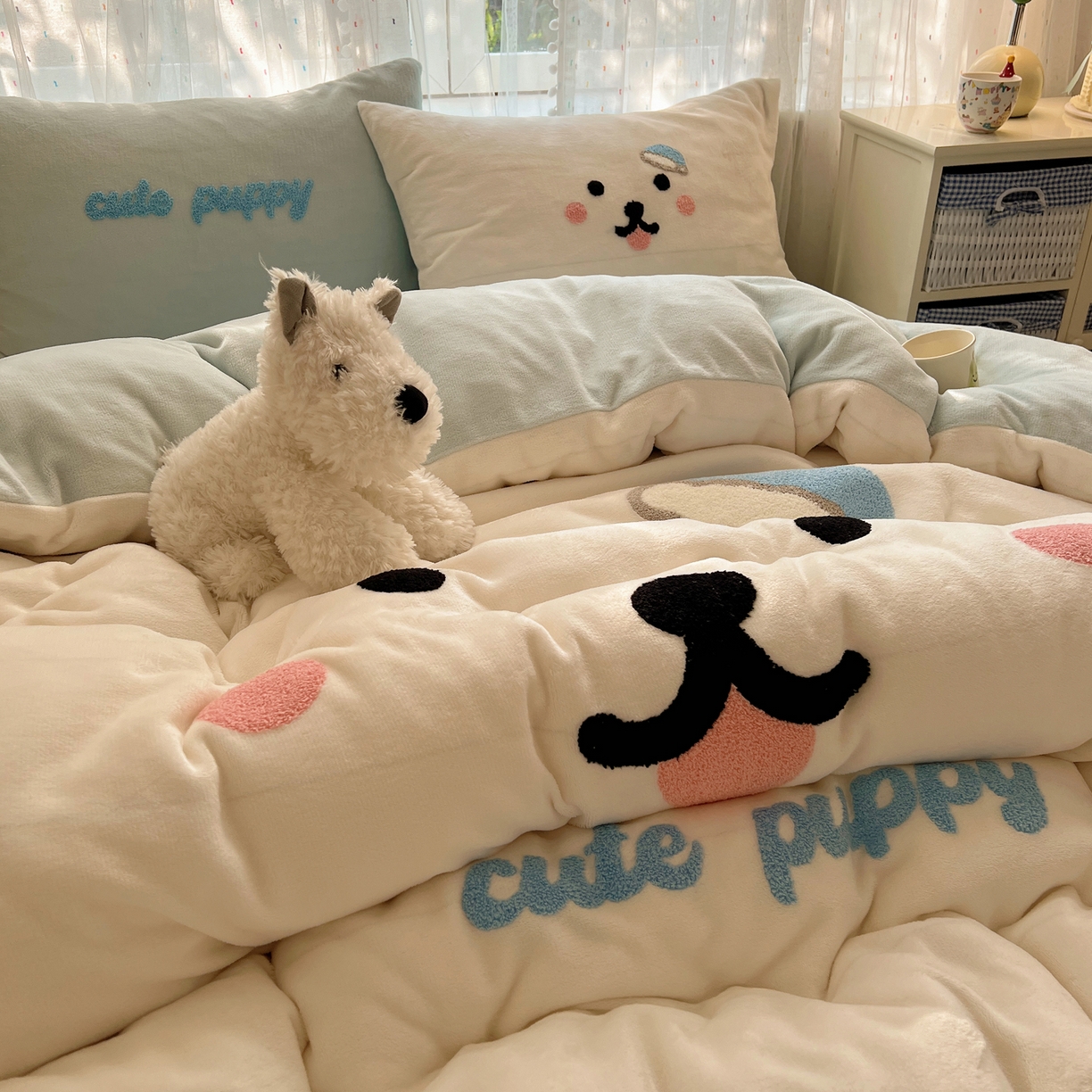 91家纺网 家纺一手货源 找家纺 顾里家纺 2025新款可爱表情包毛巾绣牛奶绒四件套 可爱狗