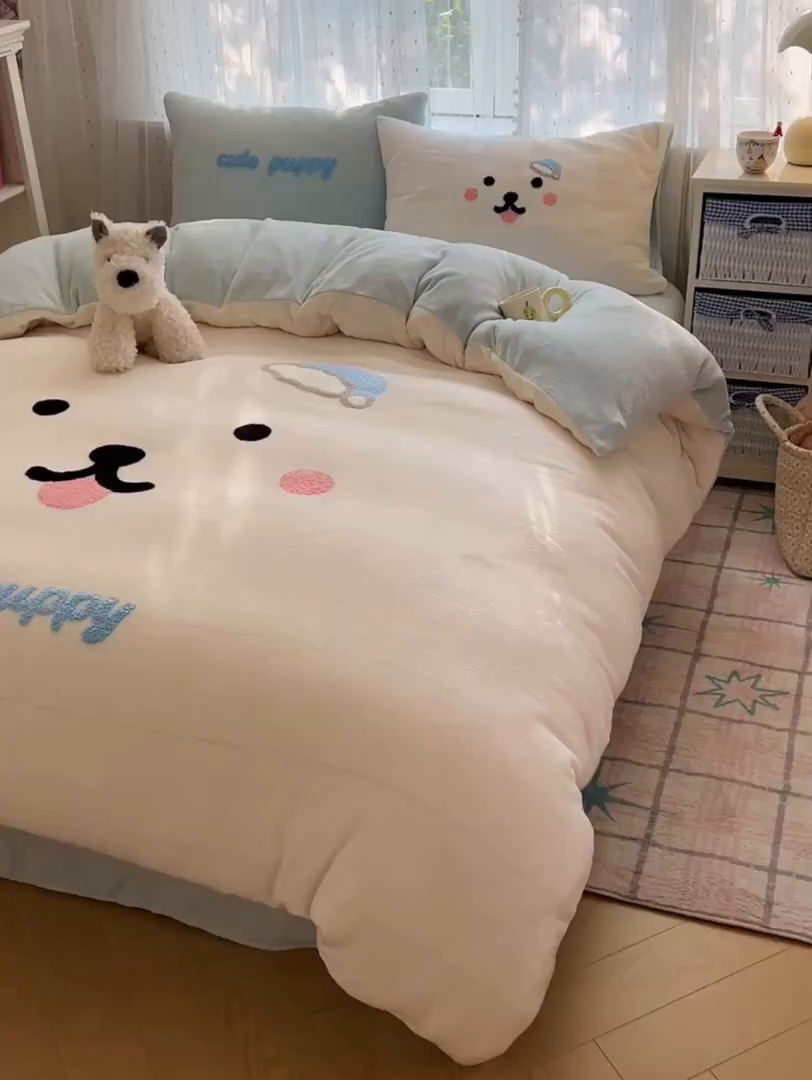 91家纺网 家纺一手货源 找家纺 顾里家纺 2025新款可爱表情包毛巾绣牛奶绒四件套 可爱狗