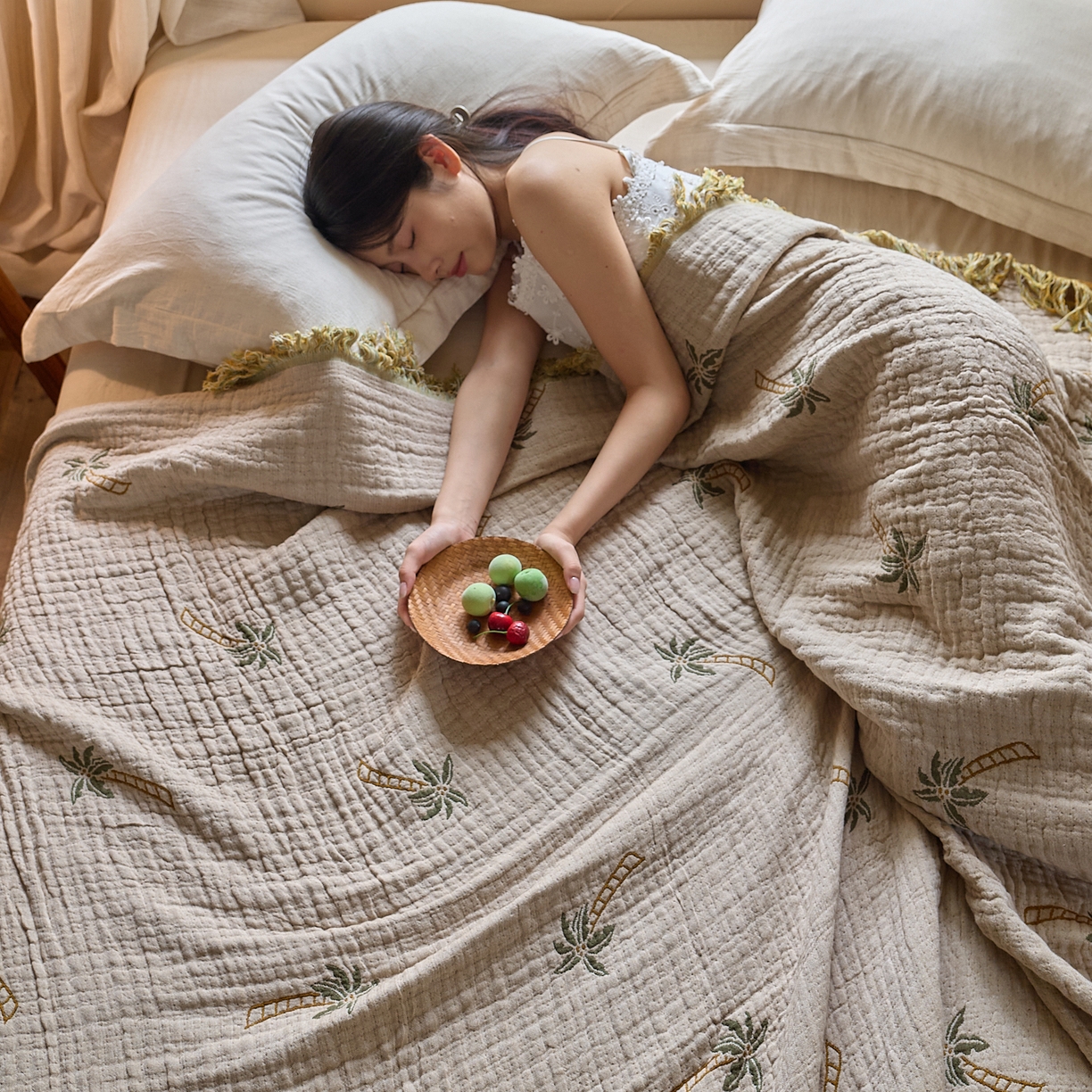 91家纺网 家纺一手货源 找家纺 沐瑟家纺 2025新款亲肤全棉纱布盖毯毯子 椰树-咖色