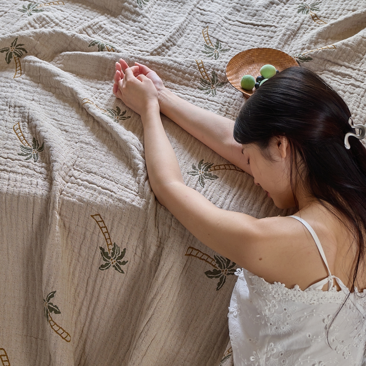 91家纺网 家纺一手货源 找家纺 沐瑟家纺 2025新款亲肤全棉纱布盖毯毯子 椰树-咖色