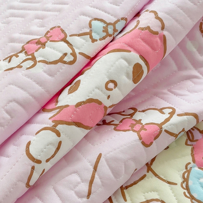 91家纺网 家纺一手货源 找家纺 艾兜坊 2025新款三丽鸥水洗棉夹棉床裙 木马美乐蒂