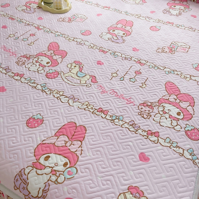 91家纺网 家纺一手货源 找家纺 艾兜坊 2025新款三丽鸥水洗棉夹棉床裙 木马美乐蒂