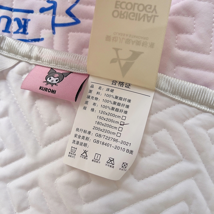 91家纺网 家纺一手货源 找家纺 艾兜坊 2025新款三丽鸥水洗棉夹棉床裙 爱心库洛米