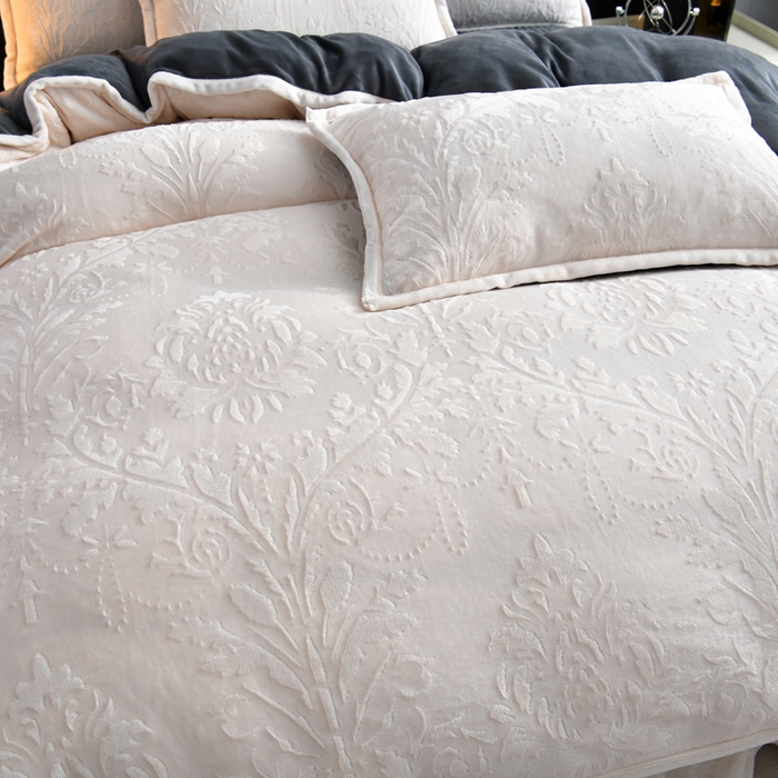 91家纺网 家纺一手货源 找家纺 星窝家纺 2025新款雕花绒床盖四件套 控价标准139（直播拼多多淘宝） 灵动奶白+深灰