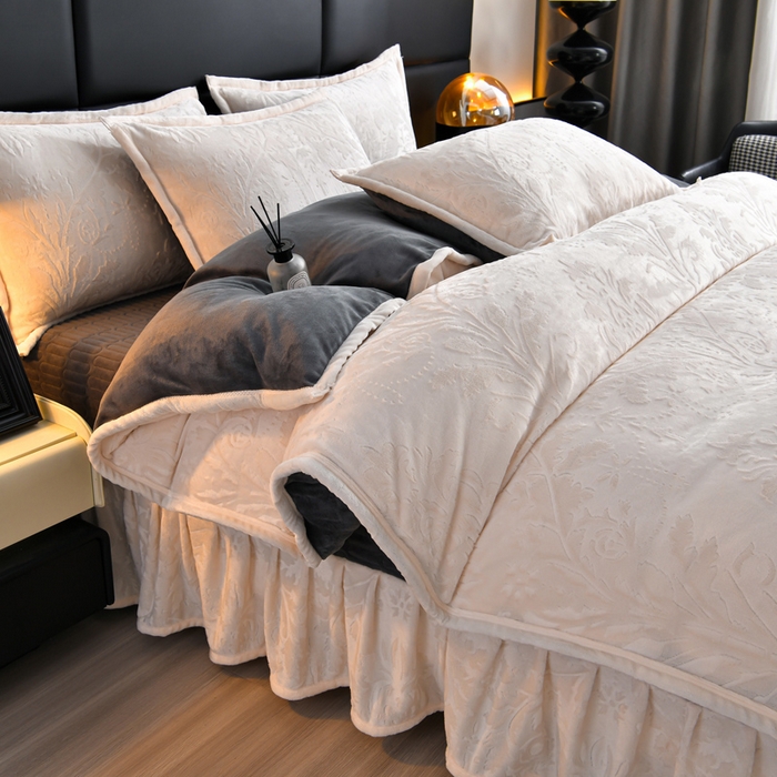 91家纺网 家纺一手货源 找家纺 星窝家纺 2025新款雕花绒床盖四件套 控价标准139（直播拼多多淘宝） 灵动奶白+深灰