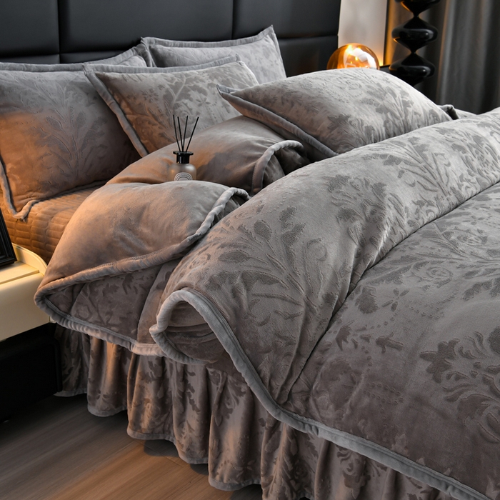 91家纺网 家纺一手货源 找家纺 星窝家纺 2025新款雕花绒床盖四件套 控价标准139（直播拼多多淘宝） 灵动浅灰