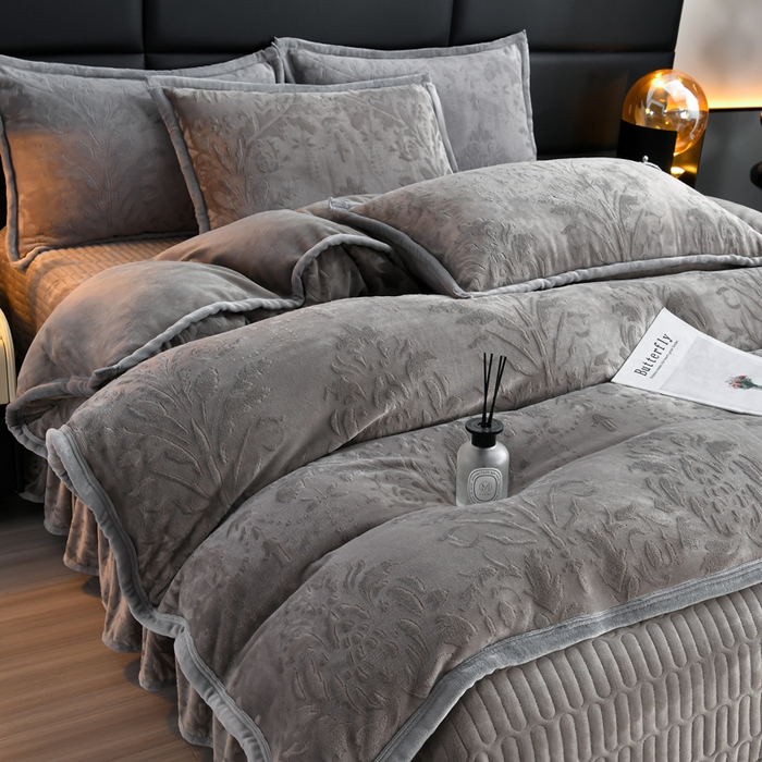91家纺网 家纺一手货源 找家纺 星窝家纺 2025新款雕花绒床盖四件套 控价标准139（直播拼多多淘宝） 灵动浅灰