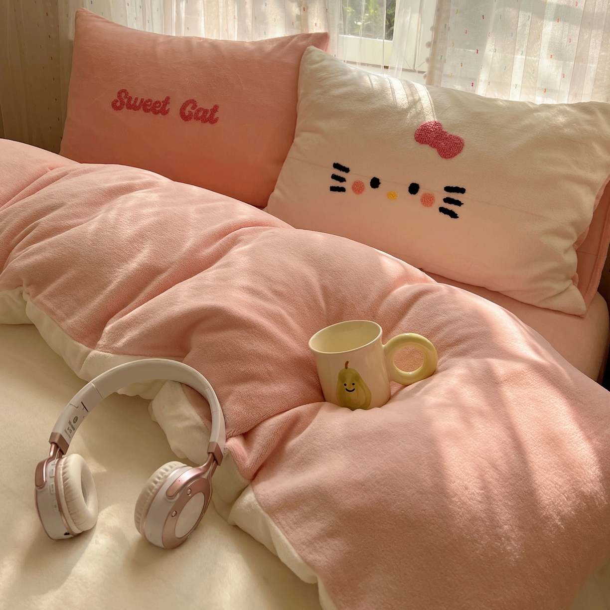 91家纺网 家纺一手货源 找家纺 顾里家纺 2025新款可爱表情包毛巾绣牛奶绒四件套 小甜猫