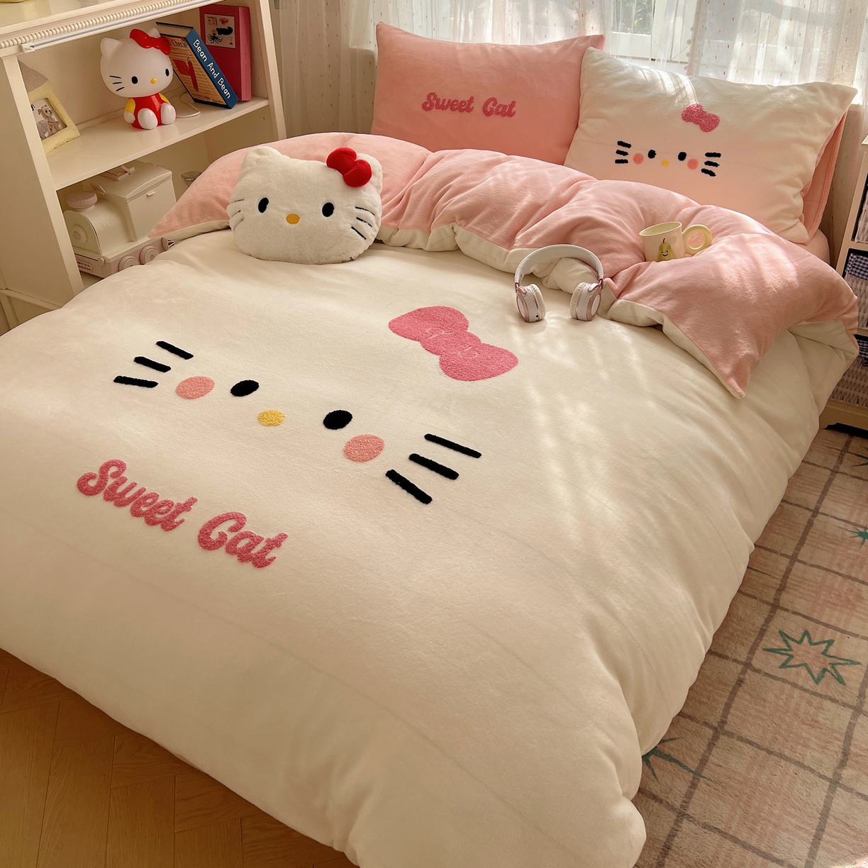 91家纺网 家纺一手货源 找家纺 顾里家纺 2025新款可爱表情包毛巾绣牛奶绒四件套 小甜猫