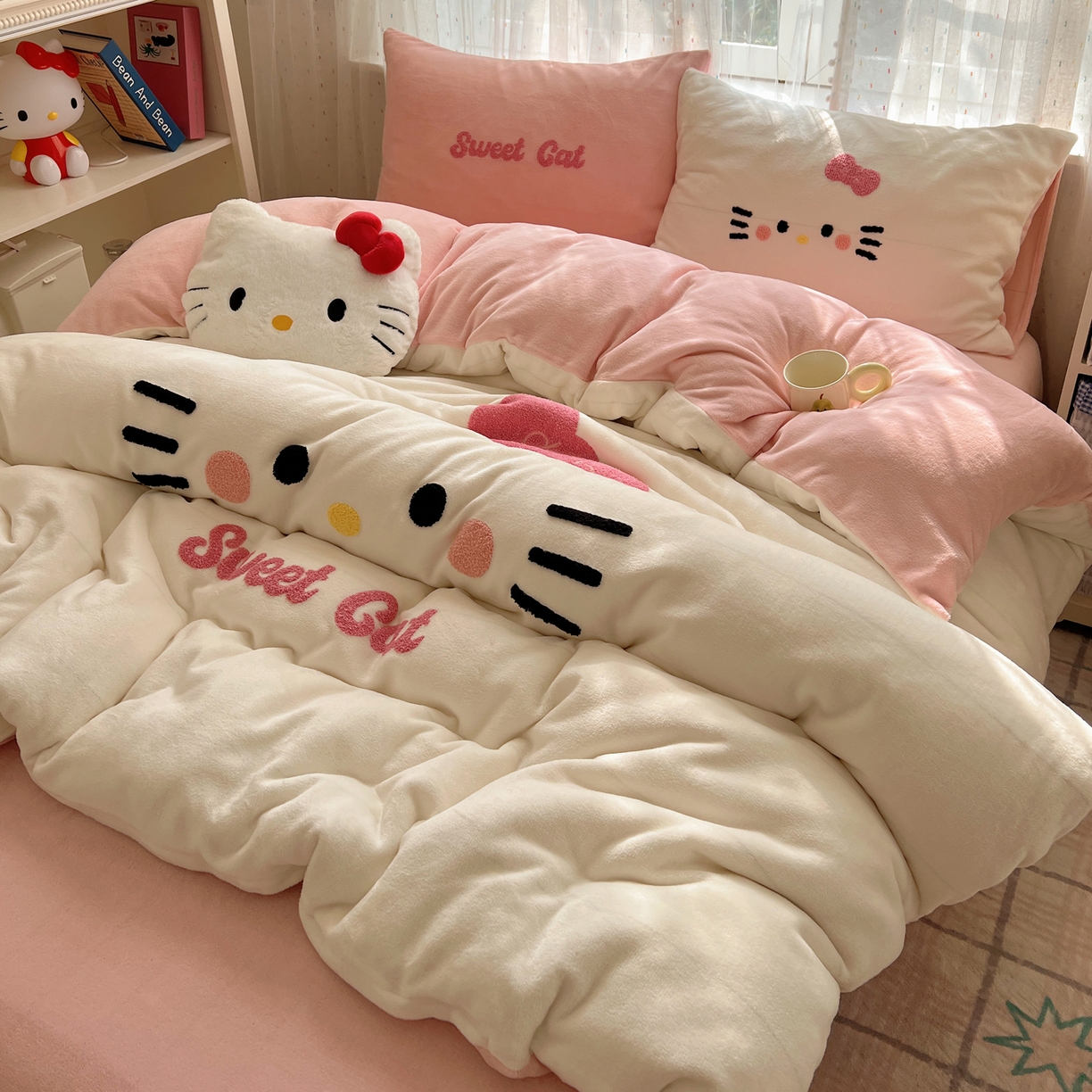 91家纺网 家纺一手货源 找家纺 顾里家纺 2025新款可爱表情包毛巾绣牛奶绒四件套 小甜猫