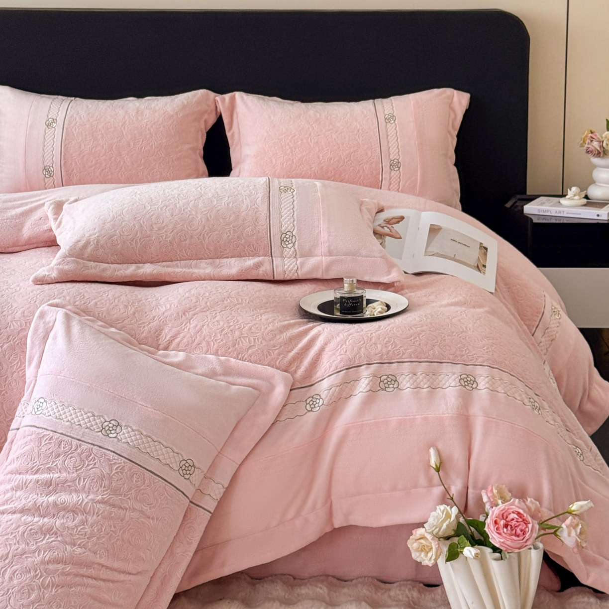91家纺网 家纺一手货源 找家纺 （总）博纳家纺 2025新款230克雕花绒法式花边刺绣加厚牛奶绒四件套-花海 控价劵后248（严格按控价来）