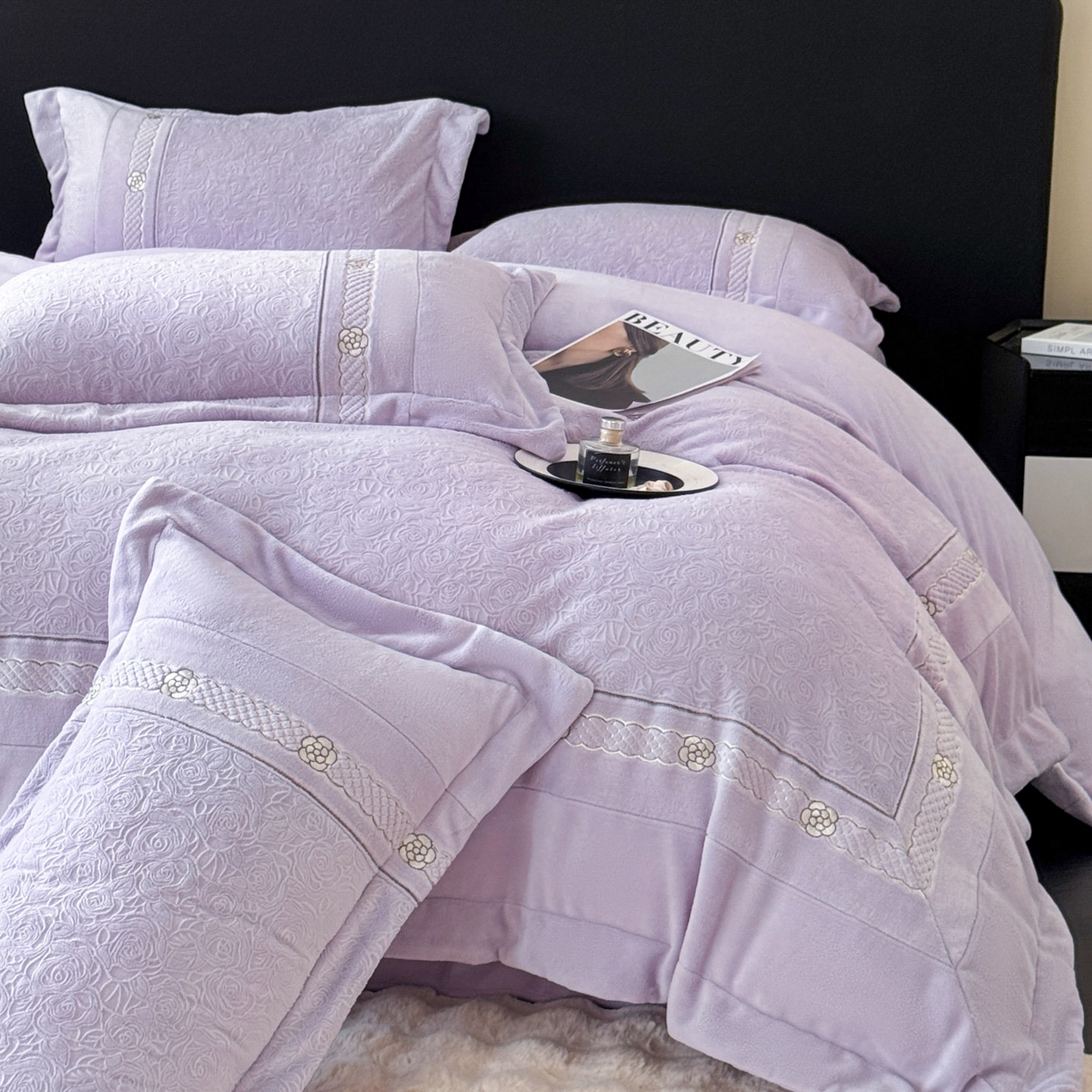 91家纺网 家纺一手货源 找家纺 博纳家纺 2025新款230克雕花绒法式花边刺绣加厚牛奶绒四件套-花海 控价劵后248（严格按控价来） 花海-浅紫