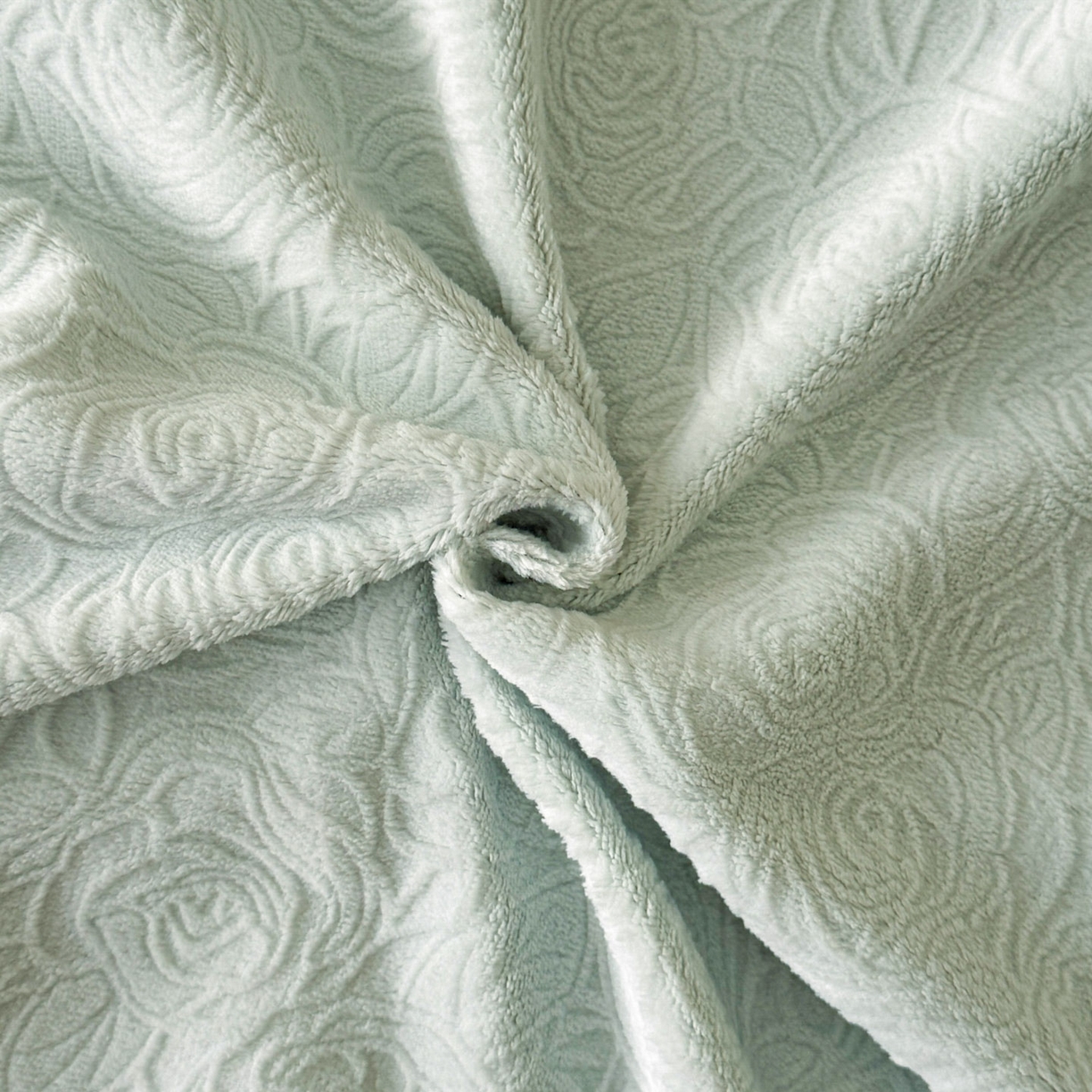 91家纺网 家纺一手货源 找家纺 博纳家纺 2025新款230克雕花绒法式花边刺绣加厚牛奶绒四件套-花海 控价劵后248（严格按控价来） 花海-优雅绿