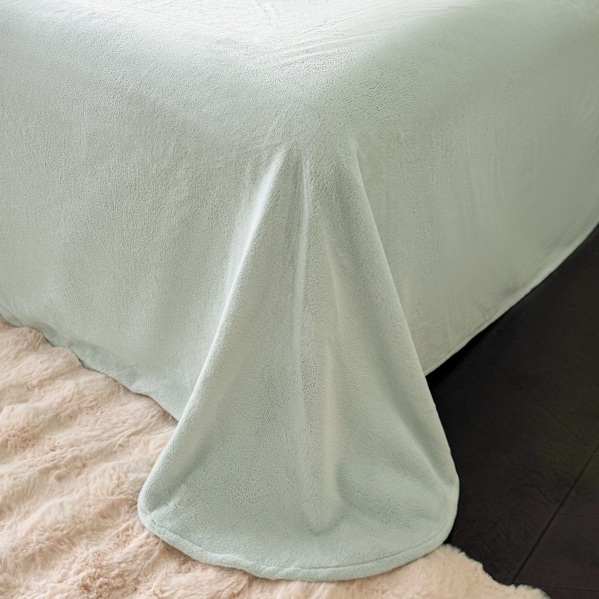 91家纺网 家纺一手货源 找家纺 博纳家纺 2025新款230克雕花绒法式花边刺绣加厚牛奶绒四件套-花海 控价劵后248（严格按控价来） 花海-优雅绿