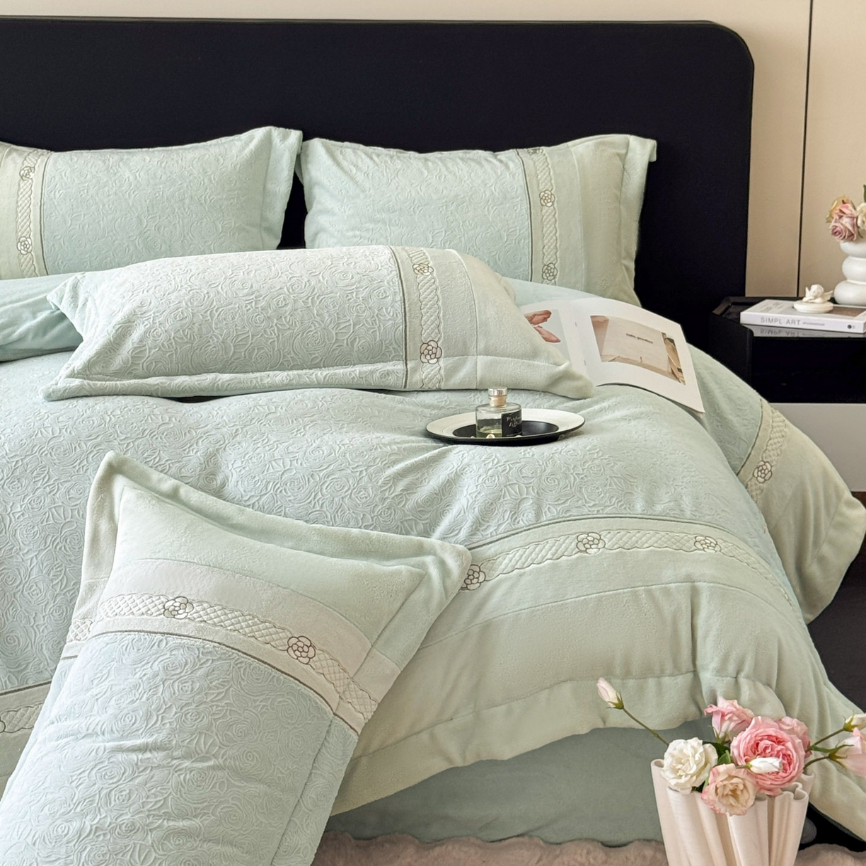 91家纺网 家纺一手货源 找家纺 博纳家纺 2025新款230克雕花绒法式花边刺绣加厚牛奶绒四件套-花海 控价劵后248（严格按控价来） 花海-优雅绿