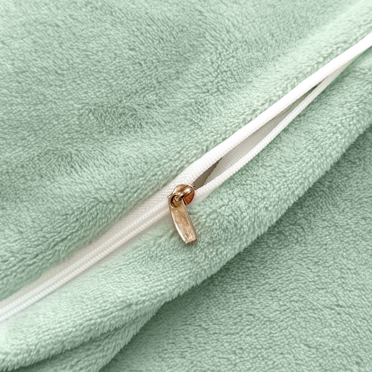 91家纺网 家纺一手货源 找家纺 （总）博纳家纺 2025新款宽边高级简奢全消光牛奶绒数码印花镂空嵌绳四件套-达琳 控价劵后248（严格按控价来）