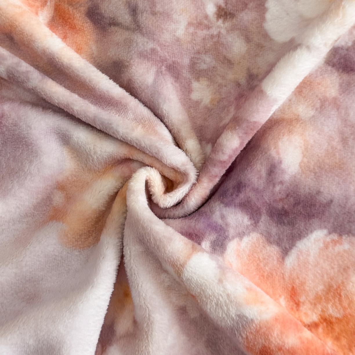 91家纺网 家纺一手货源 找家纺 博纳家纺 2025新款宽边高级简奢全消光牛奶绒数码印花镂空嵌绳四件套-达琳 控价劵后248（严格按控价来） 达琳-粉玉