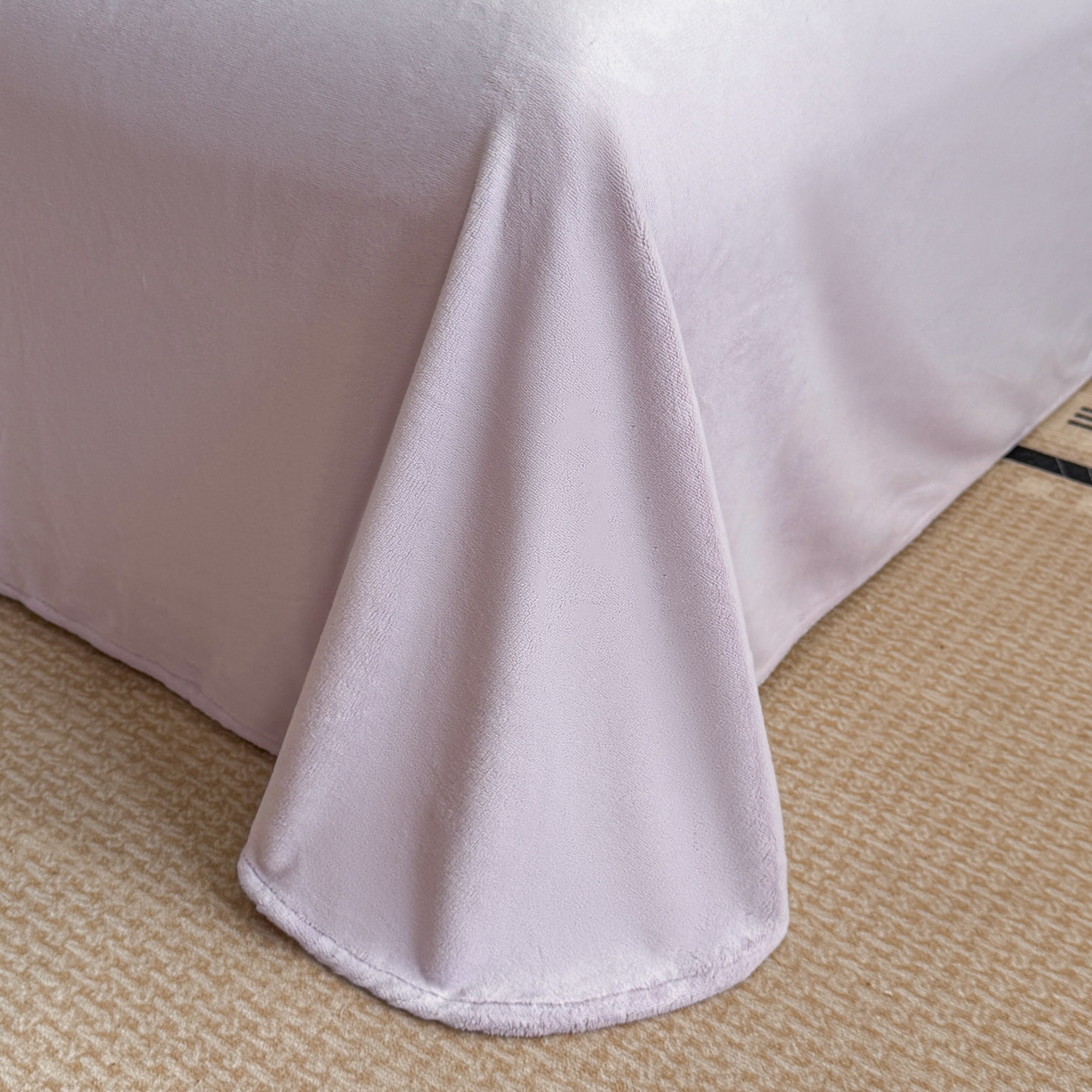 91家纺网 家纺一手货源 找家纺 博纳家纺 2025新款宽边高级简奢全消光牛奶绒数码印花镂空嵌绳四件套-达琳 控价劵后248（严格按控价来） 达琳-浅紫