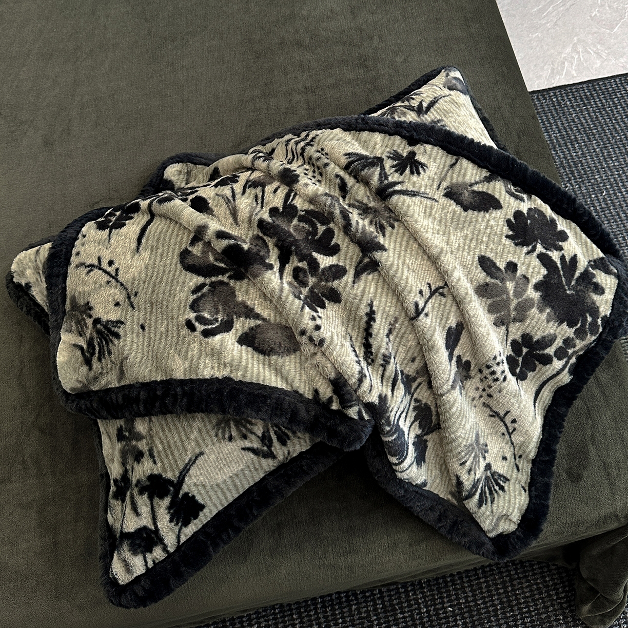 91家纺网 家纺一手货源 找家纺 畅畅家纺 2025新款高克重新款冬季加厚兔毛绒包边款床单床笠四件套 暗香