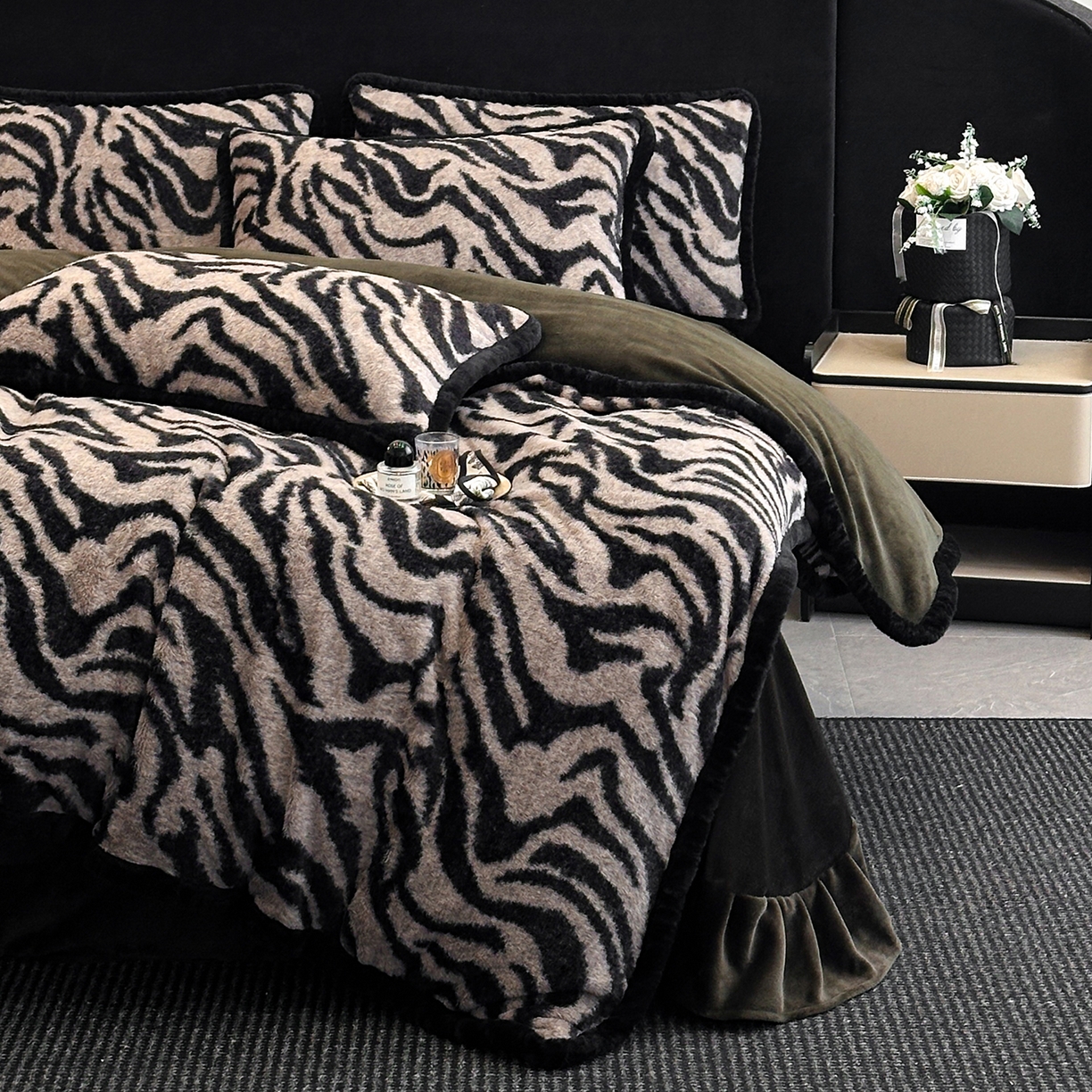 91家纺网 家纺一手货源 找家纺 畅畅家纺 2025新款高克重新款冬季加厚兔毛绒包边款床单床笠四件套 斑马纹