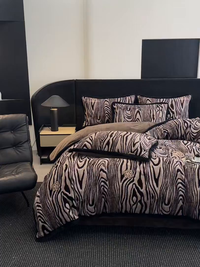 91家纺网 家纺一手货源 找家纺 畅畅家纺 2025新款高克重新款冬季加厚兔毛绒包边款床单床笠四件套 斑马纹-咖