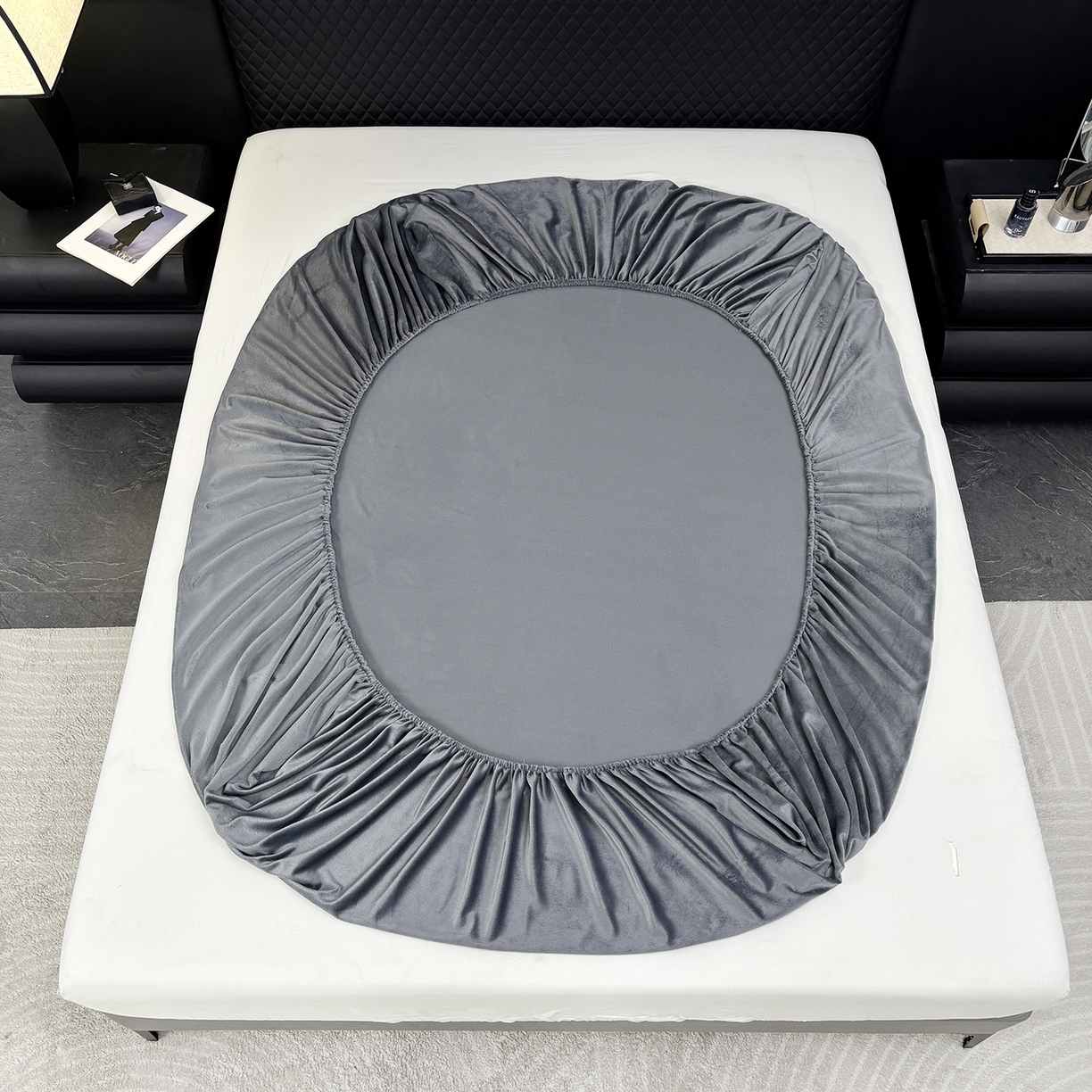 91家纺网 家纺一手货源 找家纺 馨乐家纺 2025新款简约时尚纯色水晶绒床笠 深灰