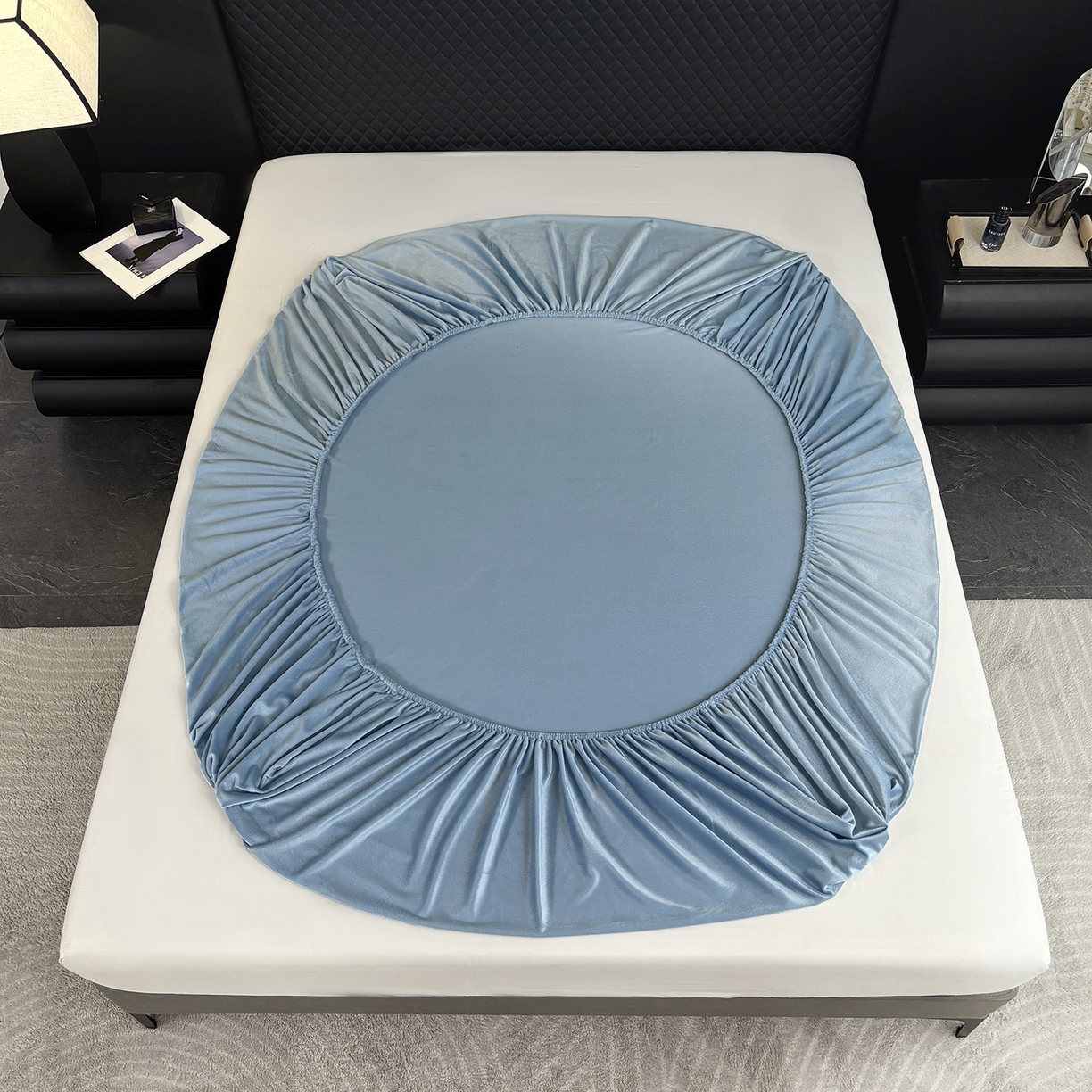 91家纺网 家纺一手货源 找家纺 馨乐家纺 2025新款简约时尚纯色水晶绒床笠 浅蓝