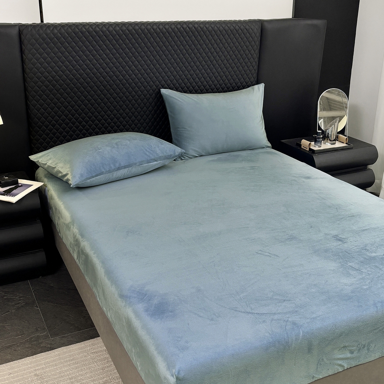 91家纺网 家纺一手货源 找家纺 馨乐家纺 2025新款简约时尚纯色水晶绒床笠 浅蓝