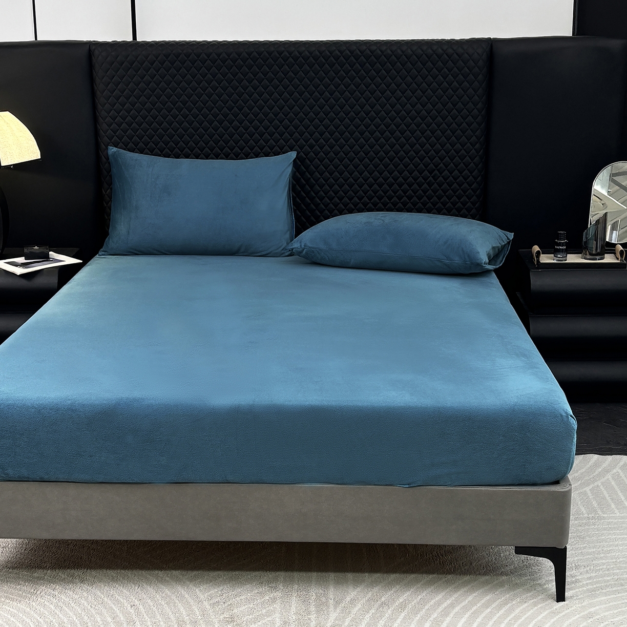 91家纺网 家纺一手货源 找家纺 馨乐家纺 2025新款简约时尚纯色水晶绒床笠 深蓝