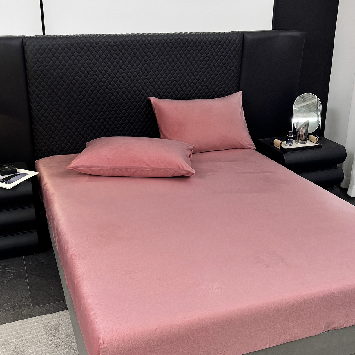 91家纺网 家纺一手货源 找家纺 馨乐家纺 2025新款简约时尚纯色水晶绒床笠 豆沙