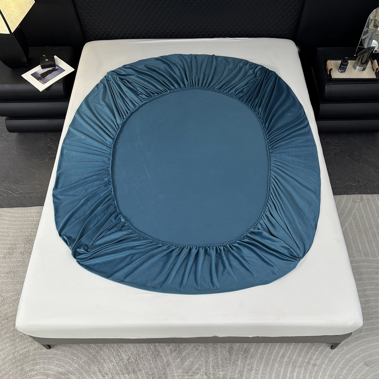 91家纺网 家纺一手货源 找家纺 馨乐家纺 2025新款简约时尚纯色水晶绒床笠 深蓝