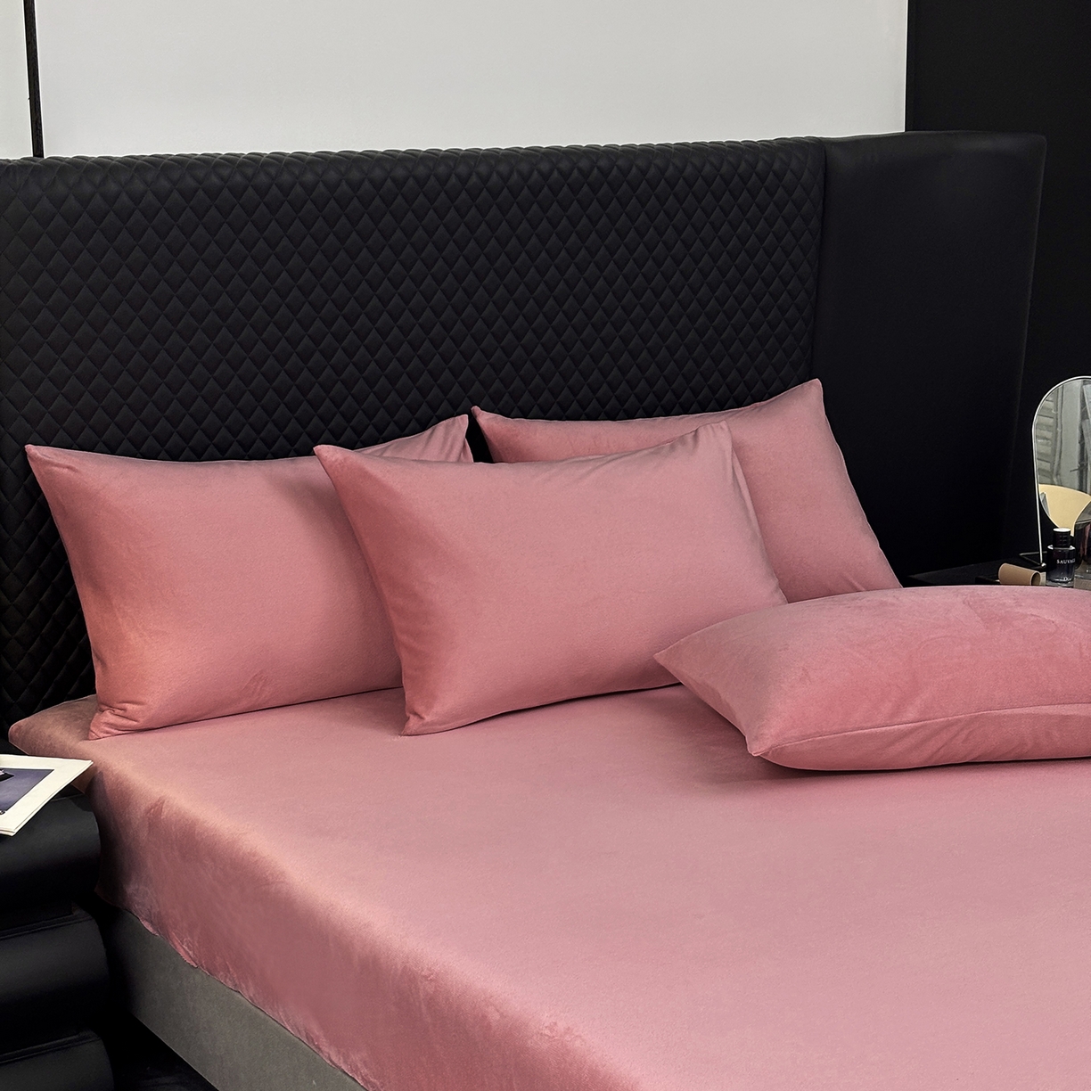 91家纺网 家纺一手货源 找家纺 馨乐家纺 2025新款简约时尚纯色水晶绒床笠 豆沙