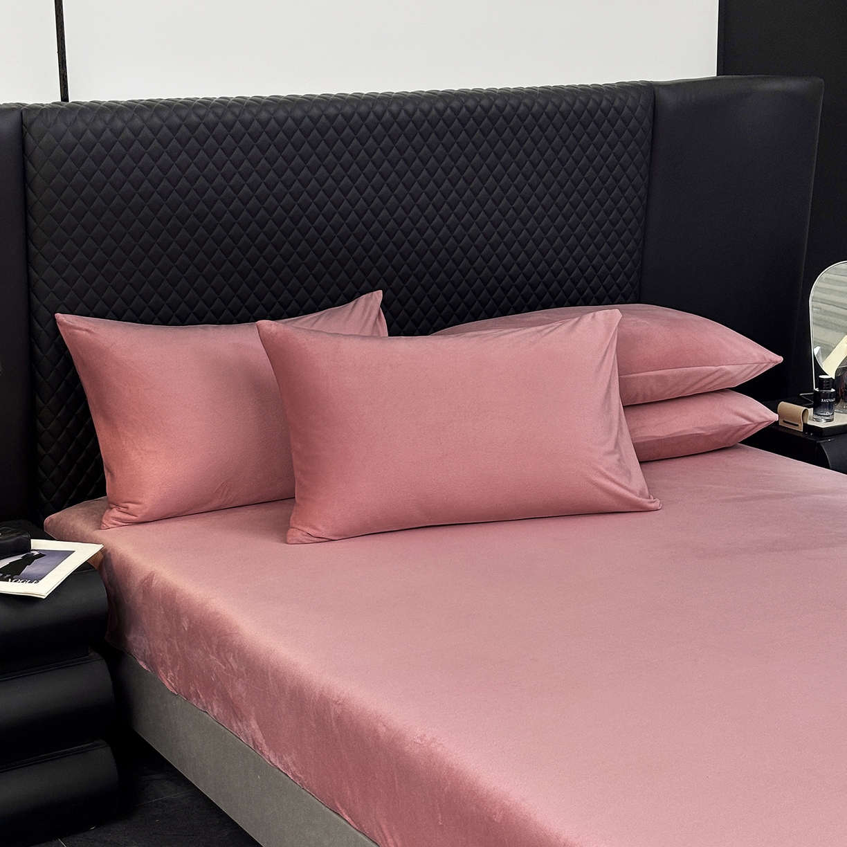 91家纺网 家纺一手货源 找家纺 馨乐家纺 2025新款简约时尚纯色水晶绒床笠 豆沙