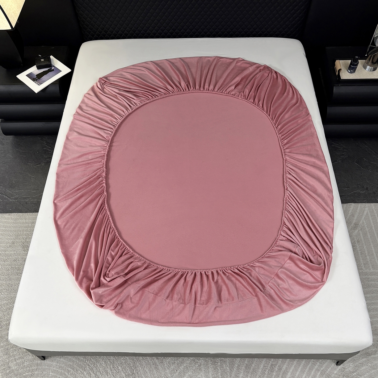 91家纺网 家纺一手货源 找家纺 馨乐家纺 2025新款简约时尚纯色水晶绒床笠 豆沙