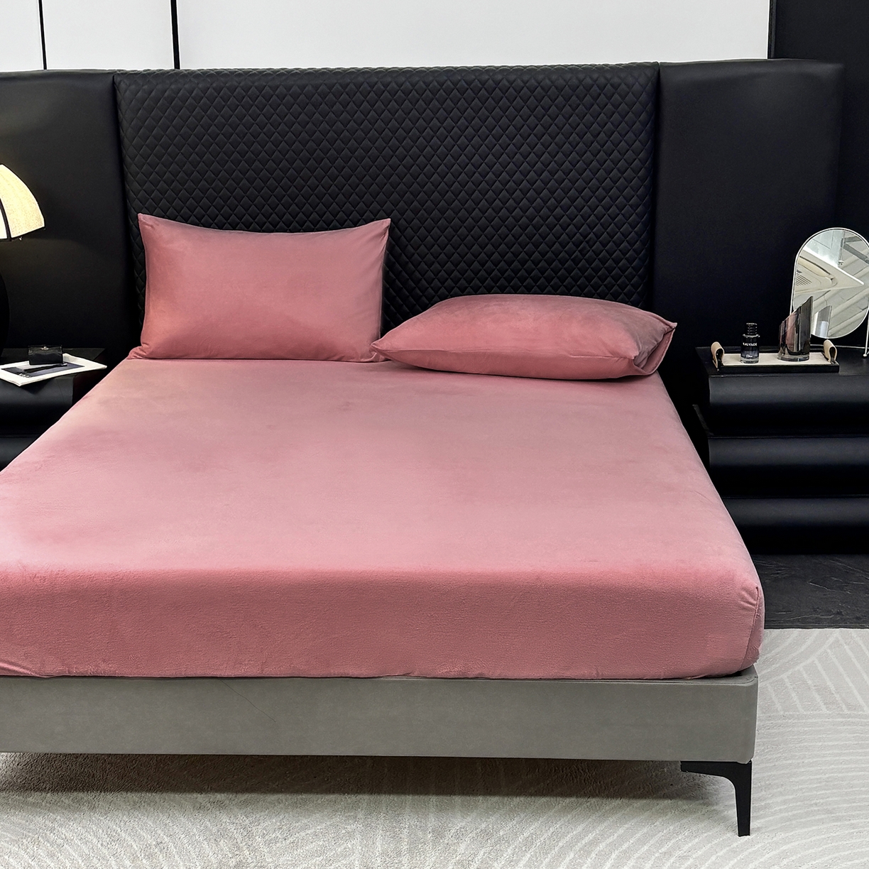 91家纺网 家纺一手货源 找家纺 馨乐家纺 2025新款简约时尚纯色水晶绒床笠 豆沙