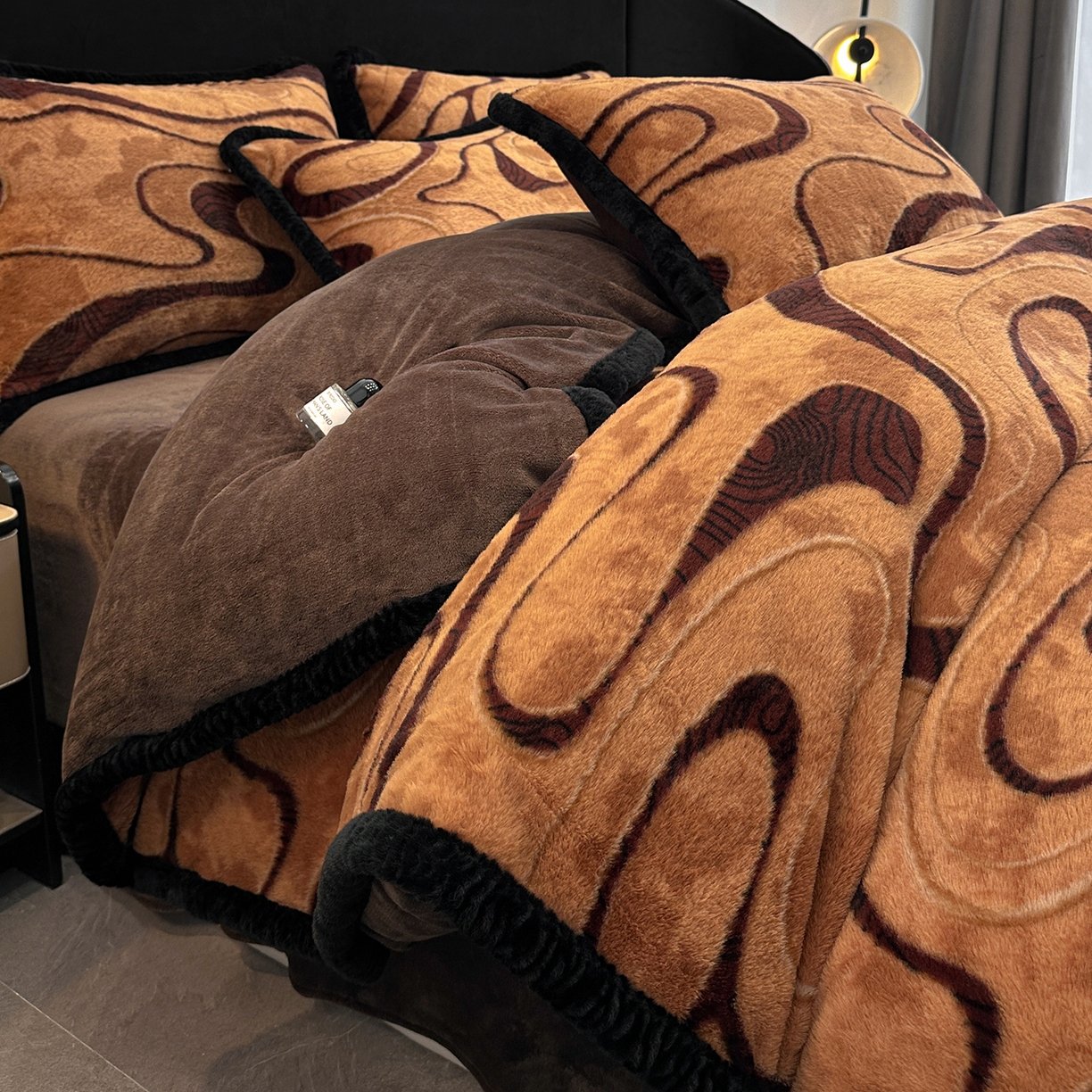 91家纺网 家纺一手货源 找家纺 畅畅家纺 2025新款高克重新款冬季加厚兔毛绒包边款床单床笠四件套 极简生活